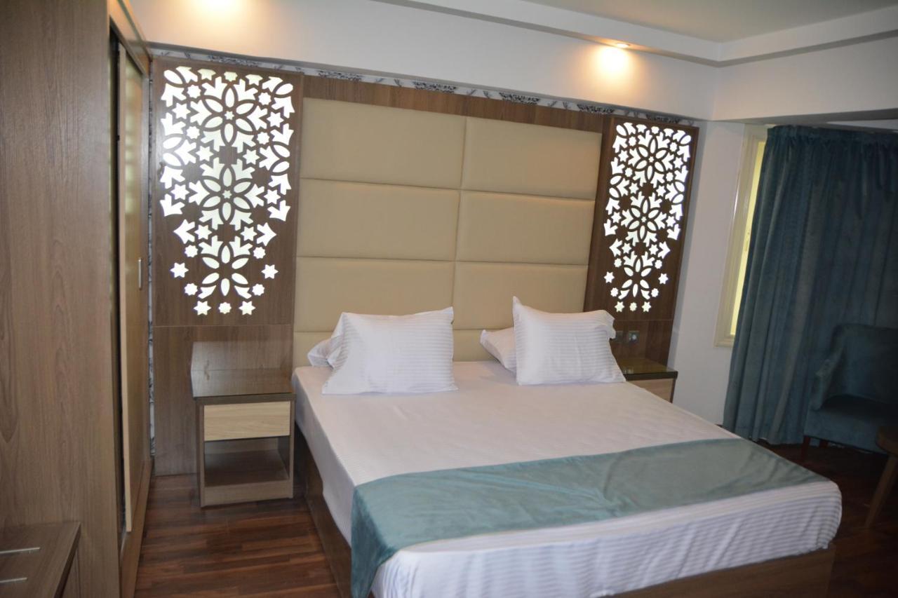 LOGISTIC Hotel Caïro Buitenkant foto