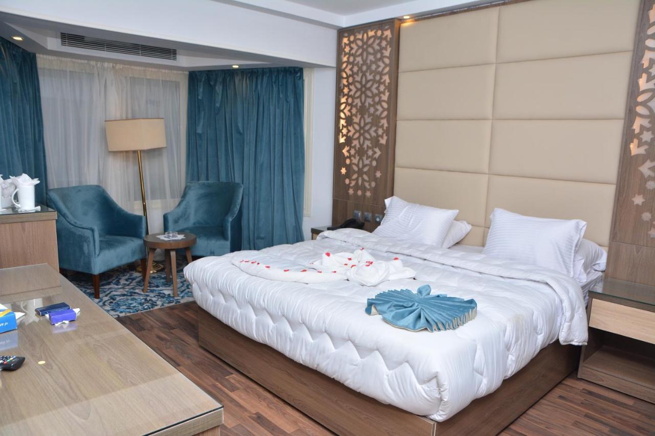 LOGISTIC Hotel Caïro Buitenkant foto