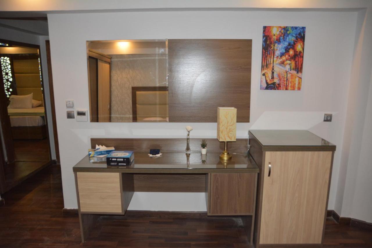 LOGISTIC Hotel Caïro Buitenkant foto