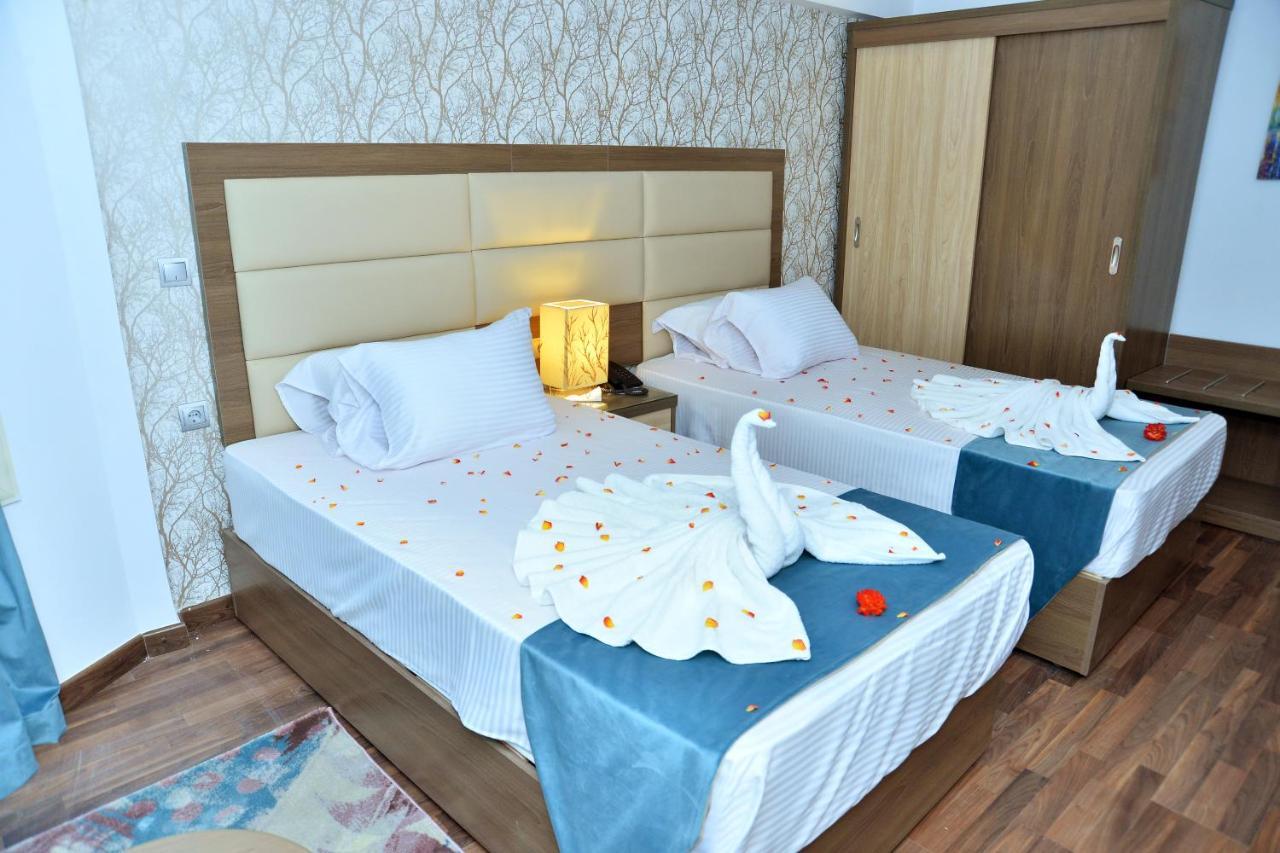 LOGISTIC Hotel Caïro Buitenkant foto