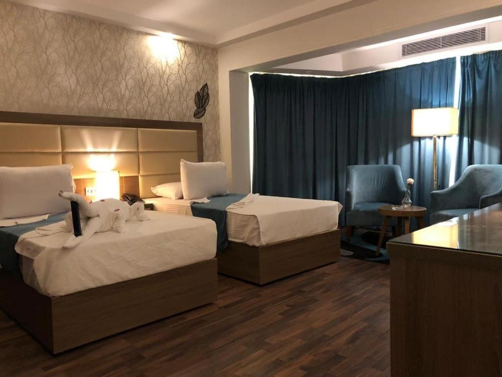 LOGISTIC Hotel Caïro Buitenkant foto