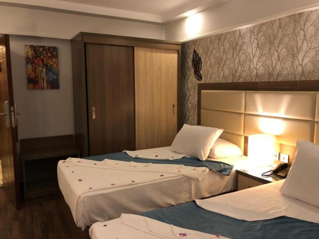 LOGISTIC Hotel Caïro Buitenkant foto