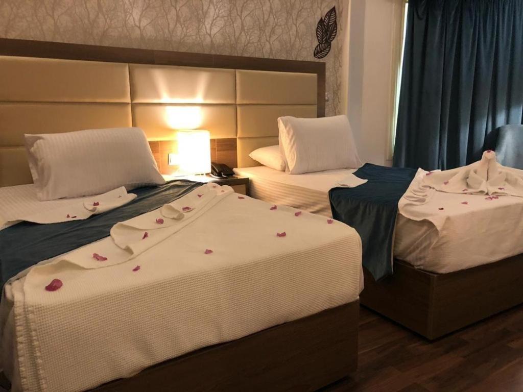 LOGISTIC Hotel Caïro Buitenkant foto